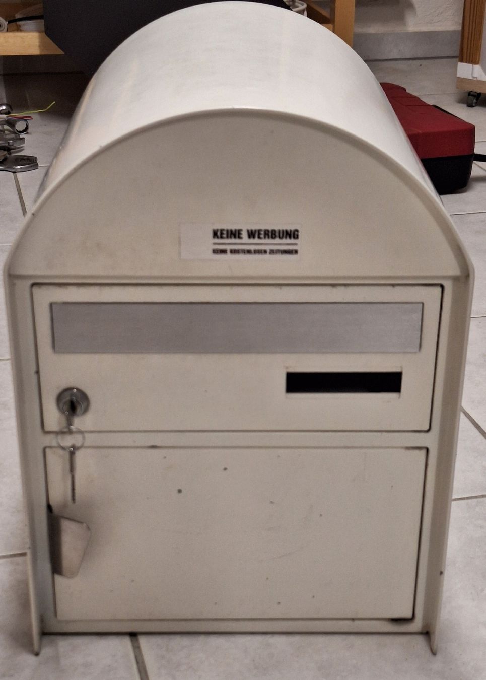 Sonstiges für Haushalt & Wohnen: Wall-Mounted Metal Mailbox White – Gebraucht aus Suhr von singultus