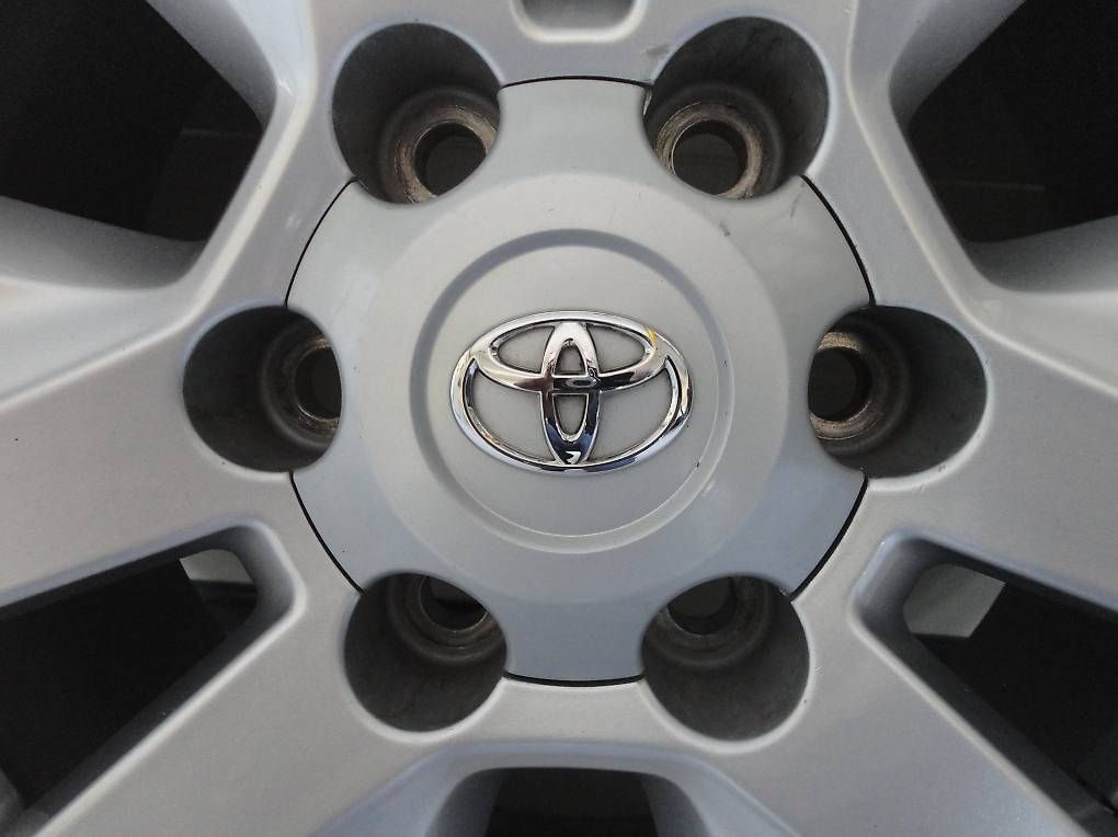 Pneumatici & Ruote complete: Toyota Hilux Alufelgen 17" – Usato da Andwil SG venduto da club1967 2
