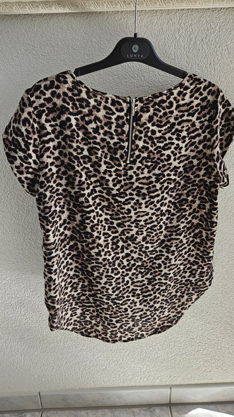Only Blusen: Lässiges Top Bluse Leopard Only Gr. 36 / S – Gebraucht aus Gossau ZH von fashiontwo 3
