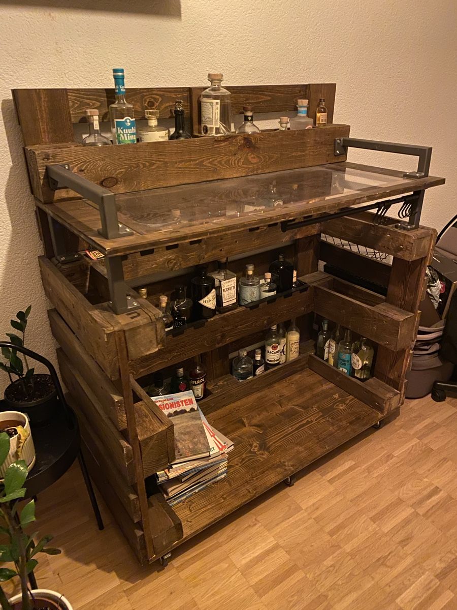 Allestimento di negozi e stand fieristici: Barmöbel aus Holz mit Rollen – Usato da Oberwangen b. Bern venduto da Mel.vk 1