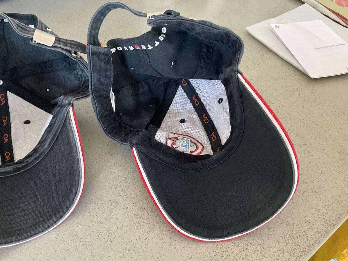 Chapeaux, bonnets & casquettes: 3 casquettes Gottéron  – D'occasion à Cressier FR par M-I-M 3