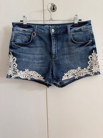 short jeans et dentelle ONLY