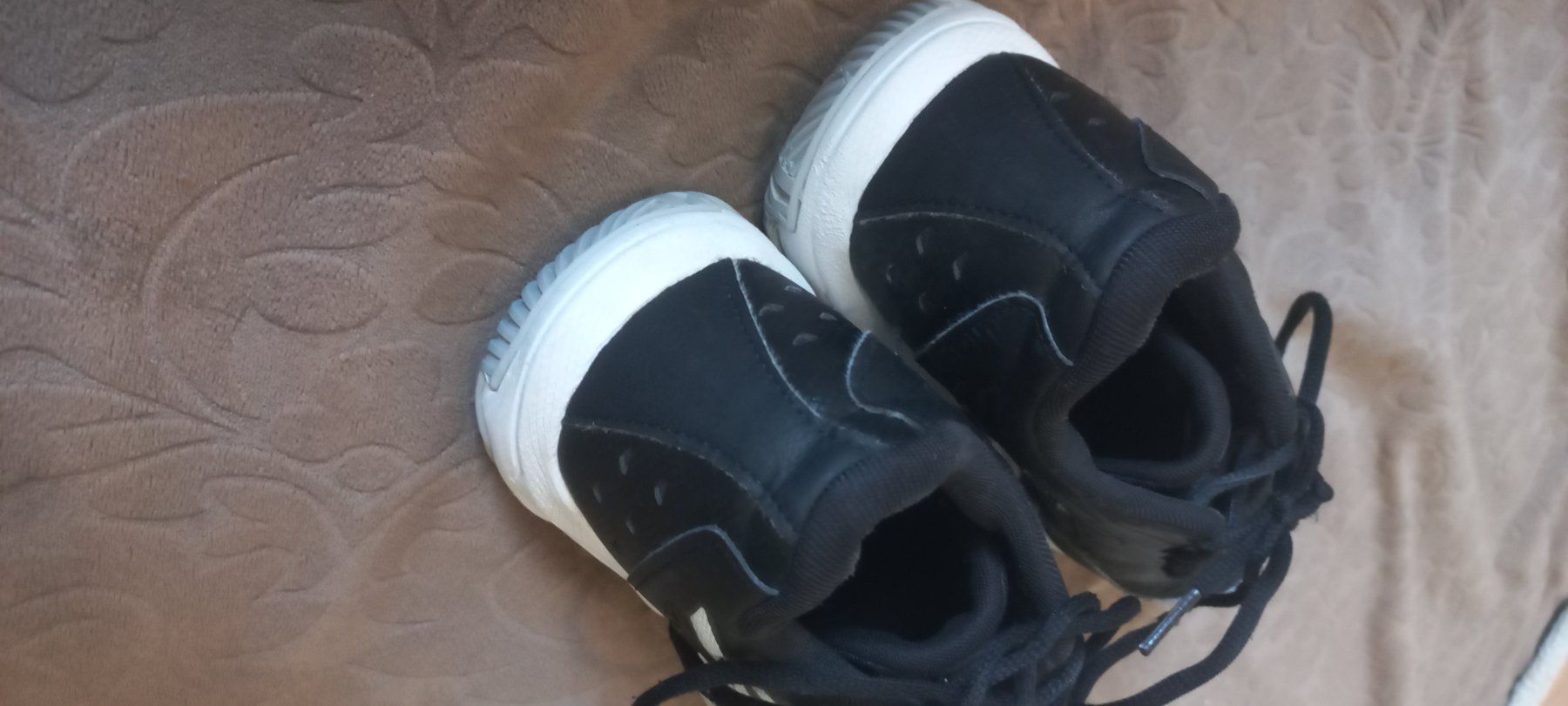 Asics Scarpe da uomo: Asics Hallenschuhe 41.5 – Usato da Zürich venduto da Hannes_R 3
