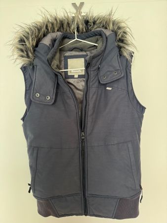 Gilet Bench, Gr. S, gefüttert, dunkelblau mit Kunstfell