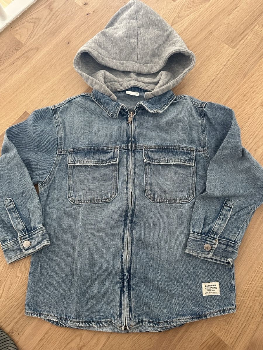 Zara Lotti & Set di vestiti: Denim Jacket with Hood Grey ZARA – Usato da Zürich venduto da hak_5sm5