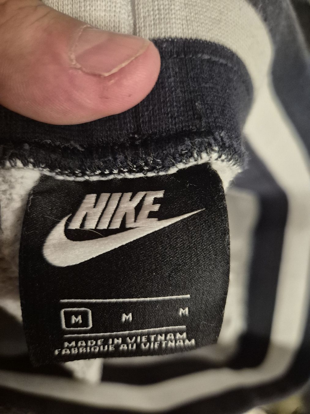 Nike Pantaloni: Nike Trainerhose Gr. M – Usato da Oberwil b. Büren venduto da rocky_last 2