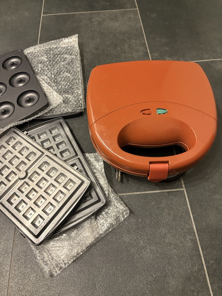 Appareils de cuisine: Multifunktionsgerät (Toaster, Donut, Waffel) – D'occasion à Lichtensteig par lau_2999 1