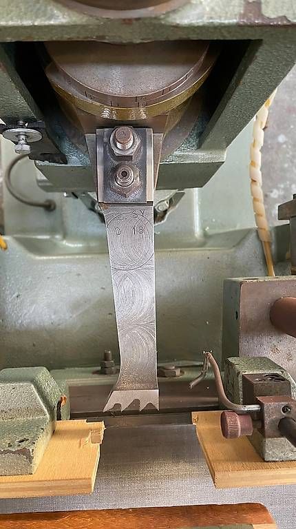 Tutte le macchine: Mortaiseuse à bédane table pneumatique – Usato da Genève venduto da dl33 3