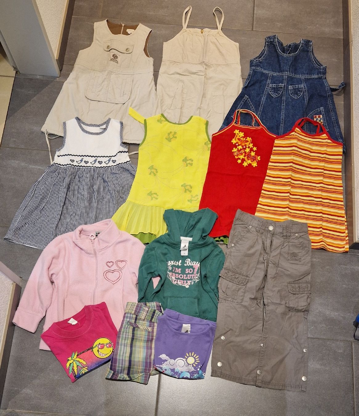 Lotti & Set di vestiti: Kleiderpaket 98/104 – Usato da Ohmstal venduto da wil_xp75