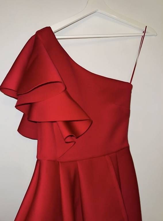 Kleider: Rotes Abendkleid, Grösse S – Gebraucht aus Brüttisellen von Ariana-24