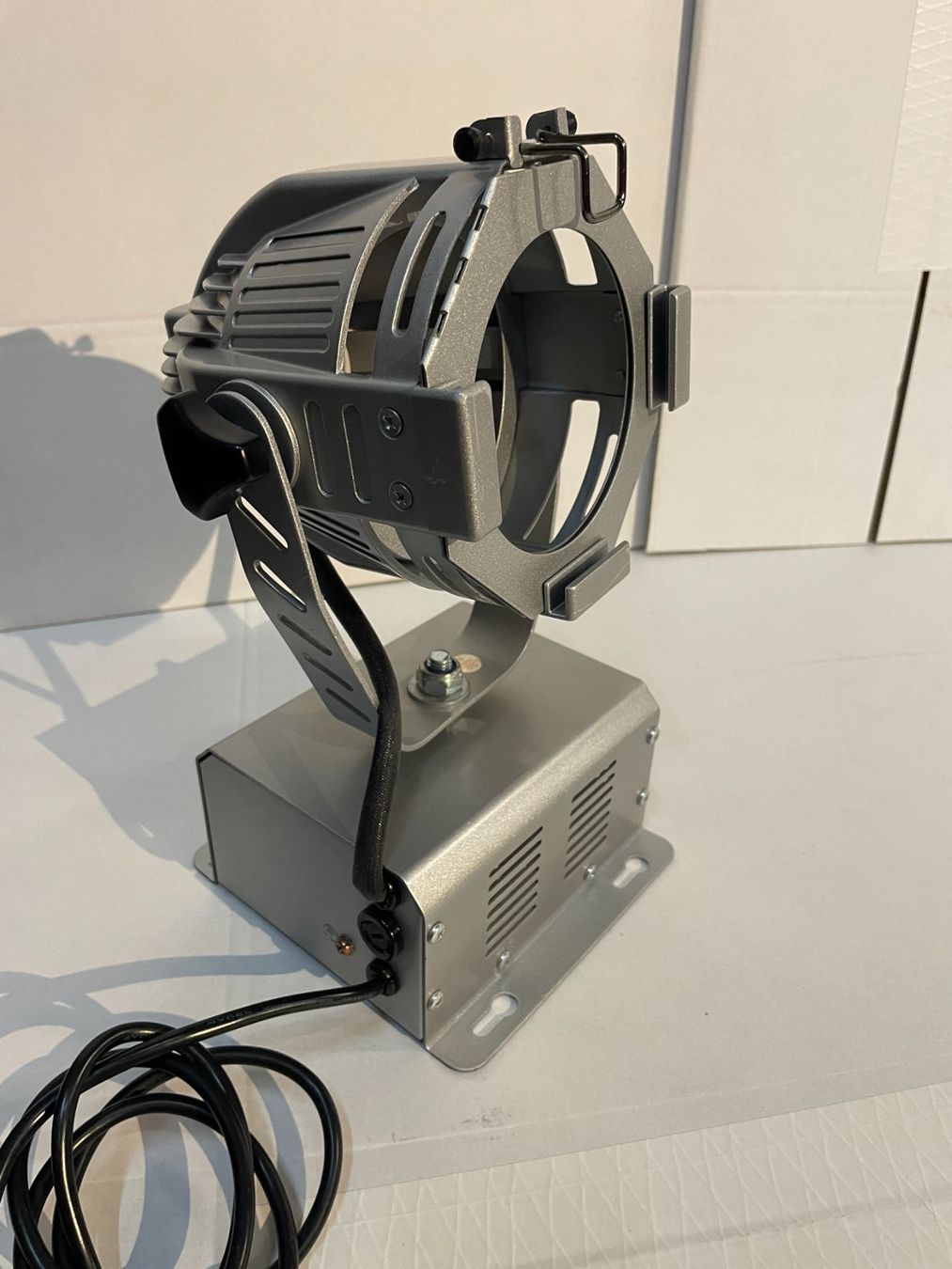 Showtec Lampade: Showtec Compact Studio Beam CDM-70   (A47) – Nuovo (secondo la descrizione) da Däniken SO venduto da Profog1 2