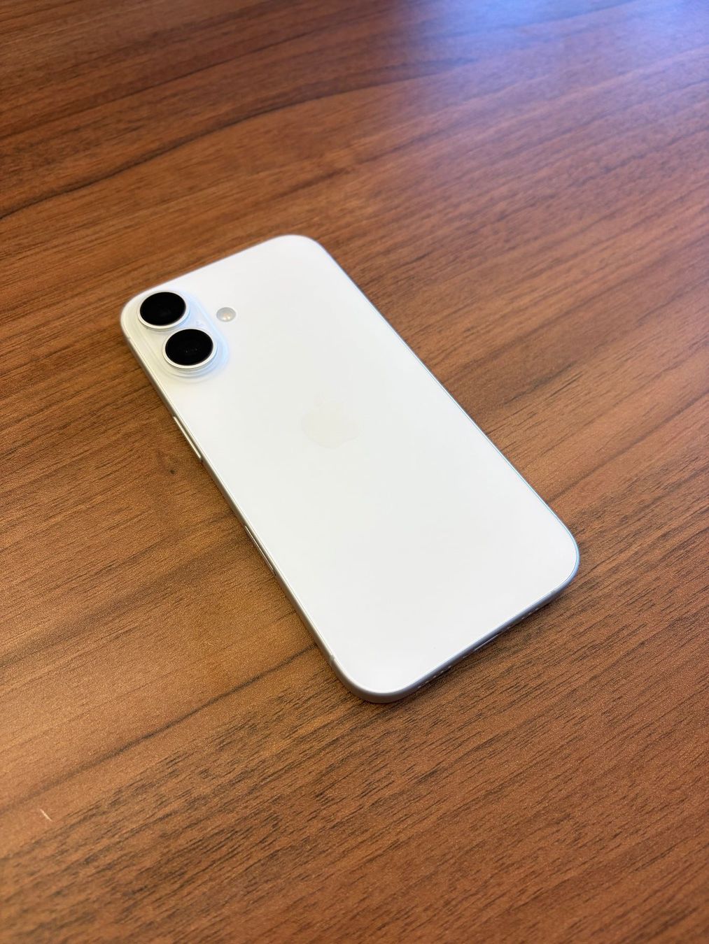 Apple Telefoni cellulari / Smartphones: Apple iPhone 16 (256 GB, Weiss) – Usato da Gommiswald venduto da Capri207 3