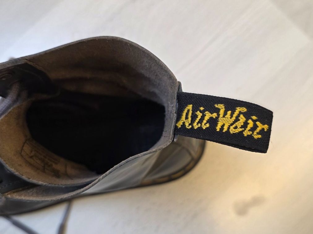 Dr. Martens Herrenschuhe: Dr. Martens Boots, grau, Gr. 38, Zeitlose Klassiker – Gebraucht aus Einsiedeln von 88vierzig. 1