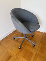 Chaise à roulettes 