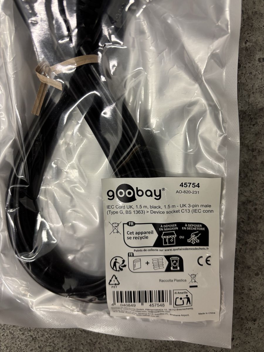 Kabel: UK Stecker C13, mit Stromkabel1.5 Meter – Neu und originalverpackt aus Wimmis von Soccerfanshop 1