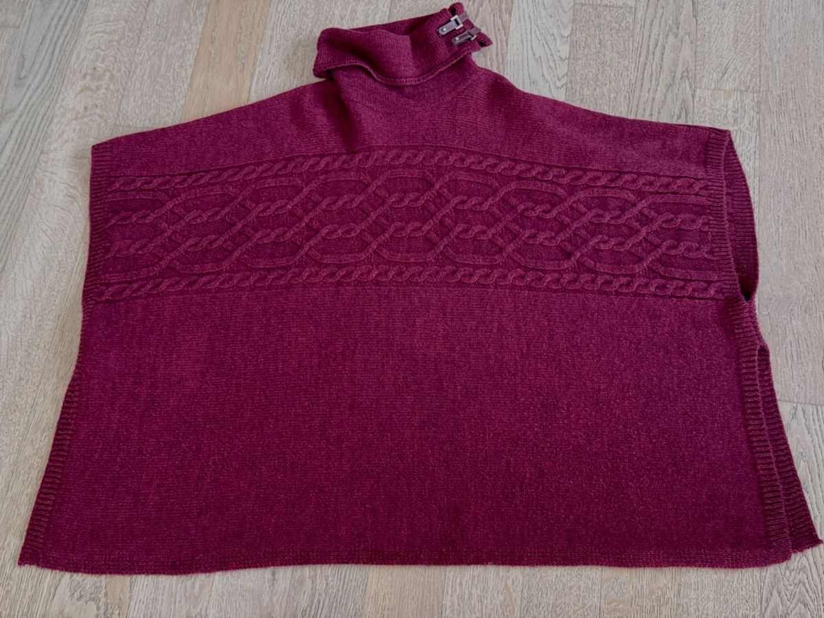Massimo Dutti Sonstige Damenmode: Burgundy wool poncho  – Neu (gemäss Beschreibung) aus Bertschikon Gossau von CarmenSir