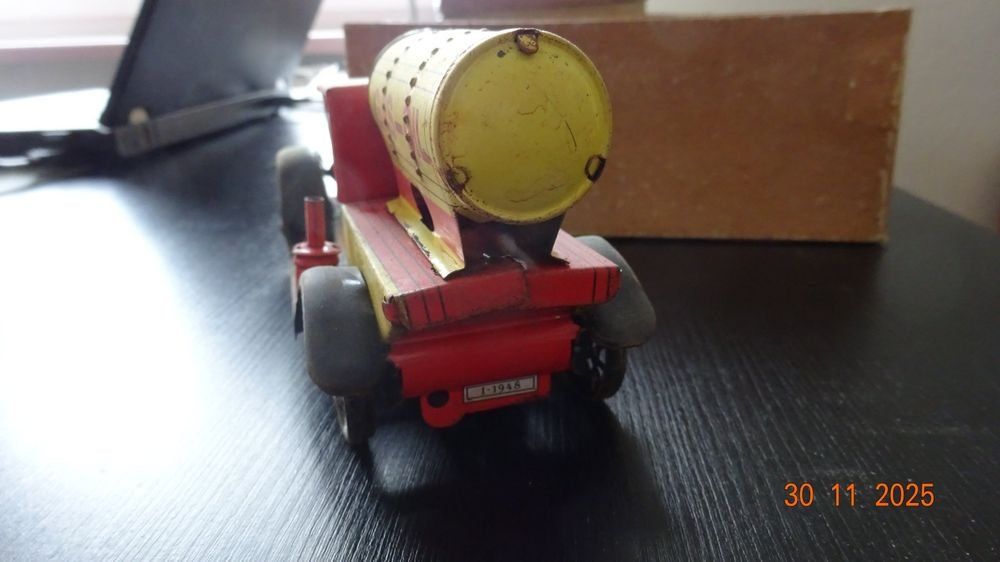 Jouet Ancien Camion Citerne Avec Remorque - Fer Blanc - Jouets Mécaniques Vintage