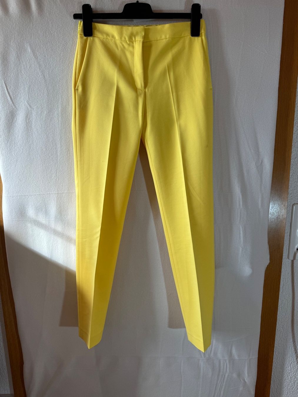 Zara Pantaloni: Gelbe Hose von Zara Gr. S – Usato da Grosswangen venduto da second_hand_dress