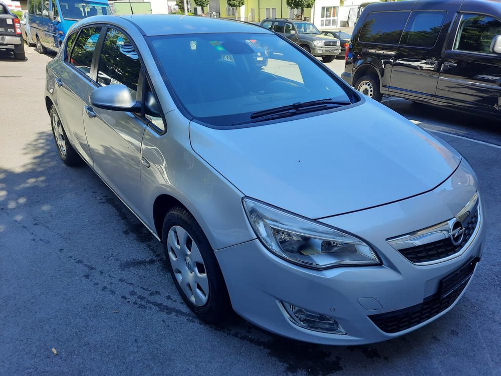 Opel Astra J 16