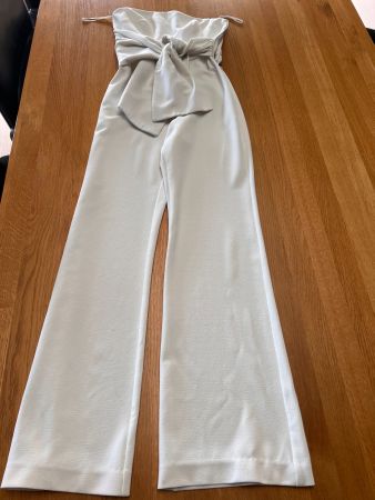 Neuer Rebecca Vallance Sommer Jumpsuit mit Schleife