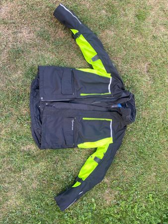 Motrorradjacke Marke Pharao Grösse M mit sep.Rückenprotektor