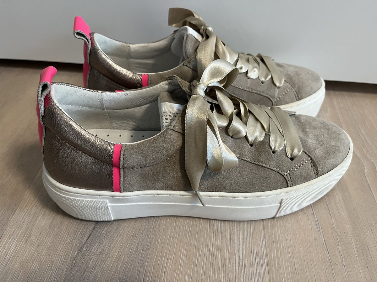 Damenschuhe: BLK 1978 Sneaker taupe Wildleder 36 – Neu (gemäss Beschreibung) aus Birrwil von vanyboo 1