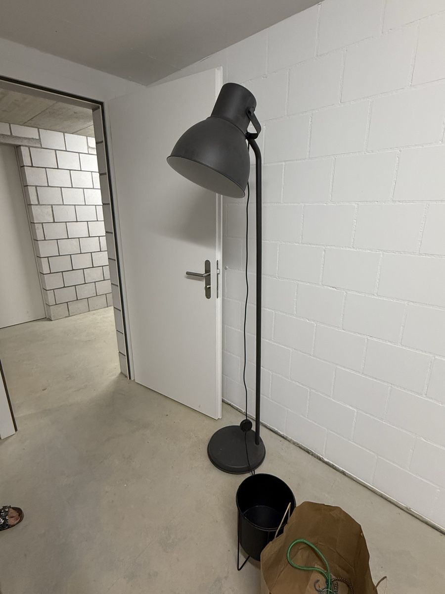 Lampen: Stehlampe oldschool – Gebraucht aus Brittern von Andrina_Nurse14