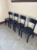 4 schwarze Cinderella-Stühle