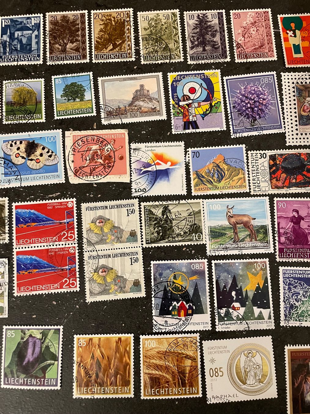 Tous les timbres: Lot Liechtenstein – D'occasion à St-Légier-Chiésaz par Theo006 1