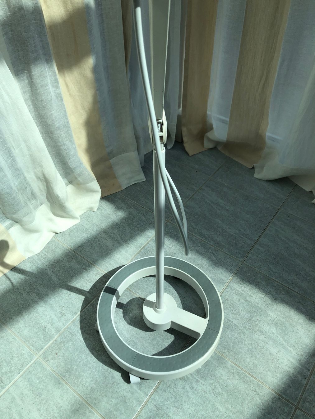 Lampade: Lupenleuchte Daylight mit Lupe, mit Stativ, weiss – Usato da Arlesheim venduto da leyRum4.5 1