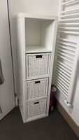 IKEA Kallax Regal weiss mit drei Weidenkörben