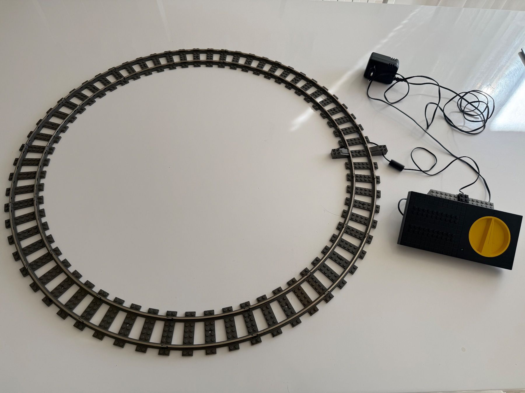 Lego Kit di costruzioni: LEGO 9V Train Eisenbahn - Testgleis Trafo Anschlusskabel – Usato da Burgdorf venduto da Pistar 1