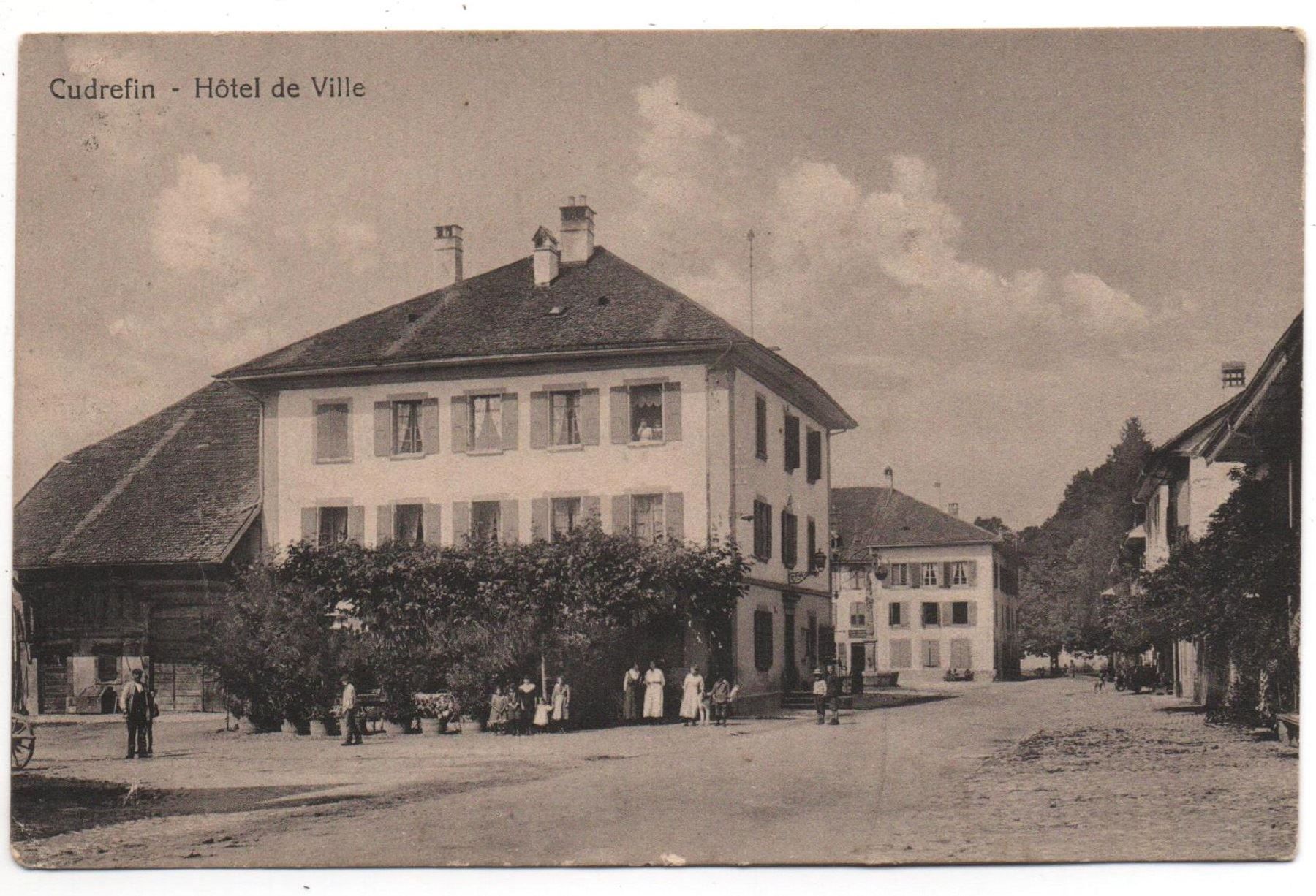 Cartoline postali: CUDREFIN Hôtel de Ville, animée – Usato da Jona venduto da philajona