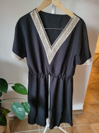 Kleid schwarz mit beiger Spitze und Hüftkordel Grösse L