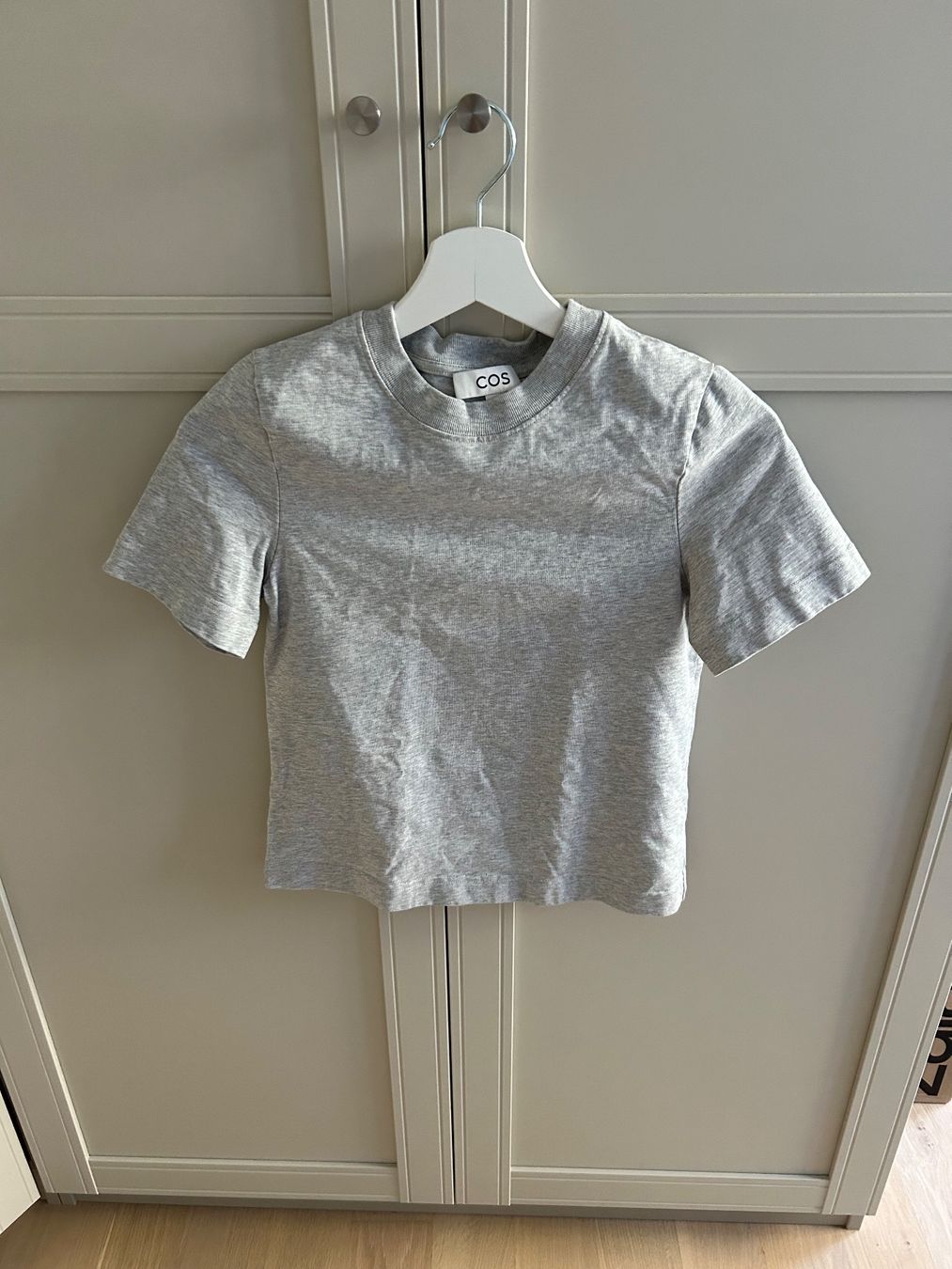 Cos T-shirt: COS graues Basic T-Shirt, XS – Nuovo (secondo la descrizione) da Solothurn venduto da anj_5zhn