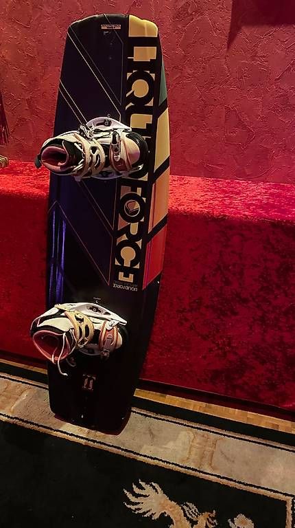 Surfboards & Schwimmbrette: wakeboard Hyperlite 180.- – Gebraucht aus Aclens von bac_bx8p 1