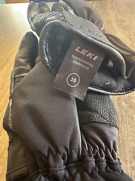 Altri accessori da uomo: LEKI Stormlite 3D Skihanschuhe, Gr 10 – Usato da Brienz BE venduto da Villeneuve 3