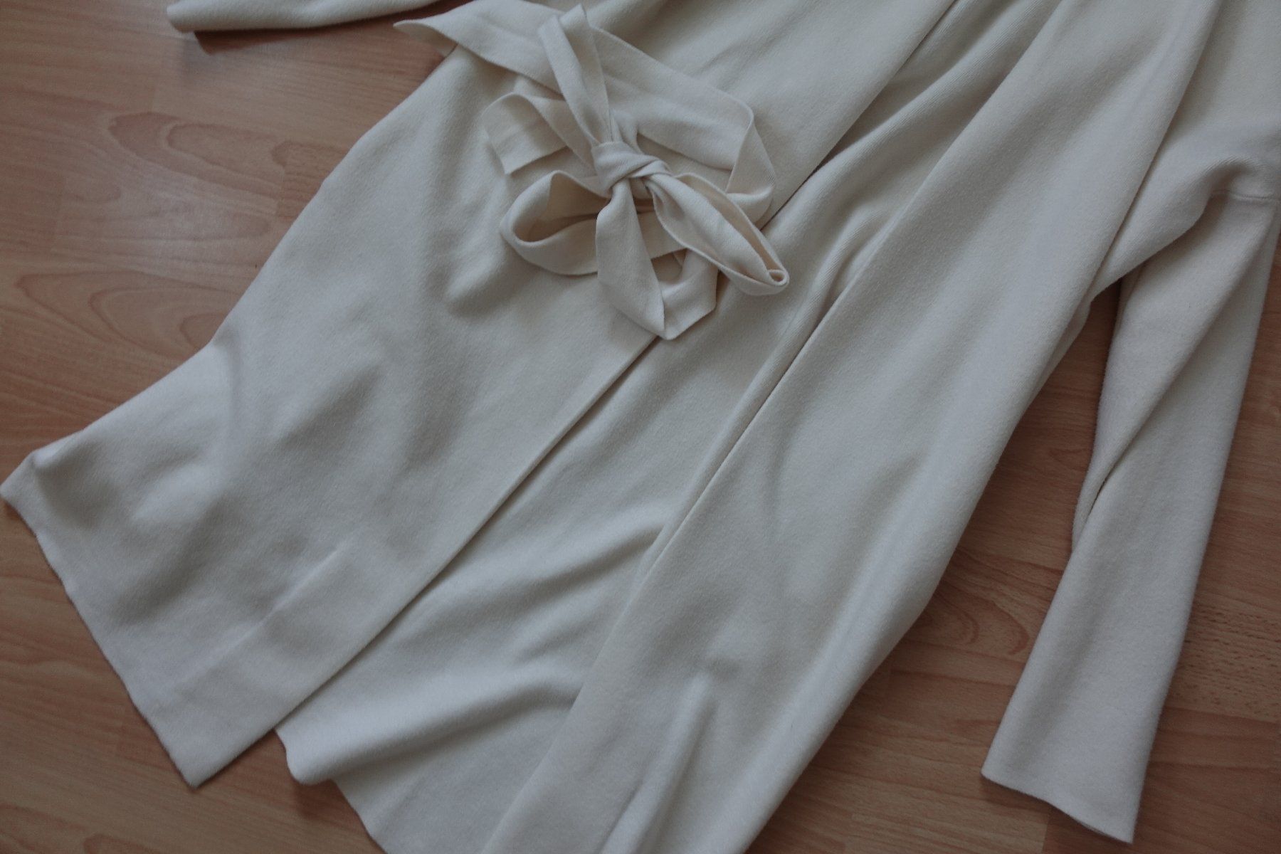 Uniqlo Jacken: UNIQLO | Jacke / Mantel in Creme – Gebraucht aus Ettiswil von maimaiswiss 2