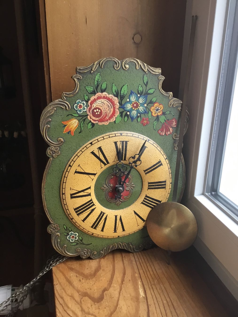 Uhren: Dekorative antike Wanduhr mit Blumenmuste – Gebraucht aus Küsnacht ZH von CatiaA 1