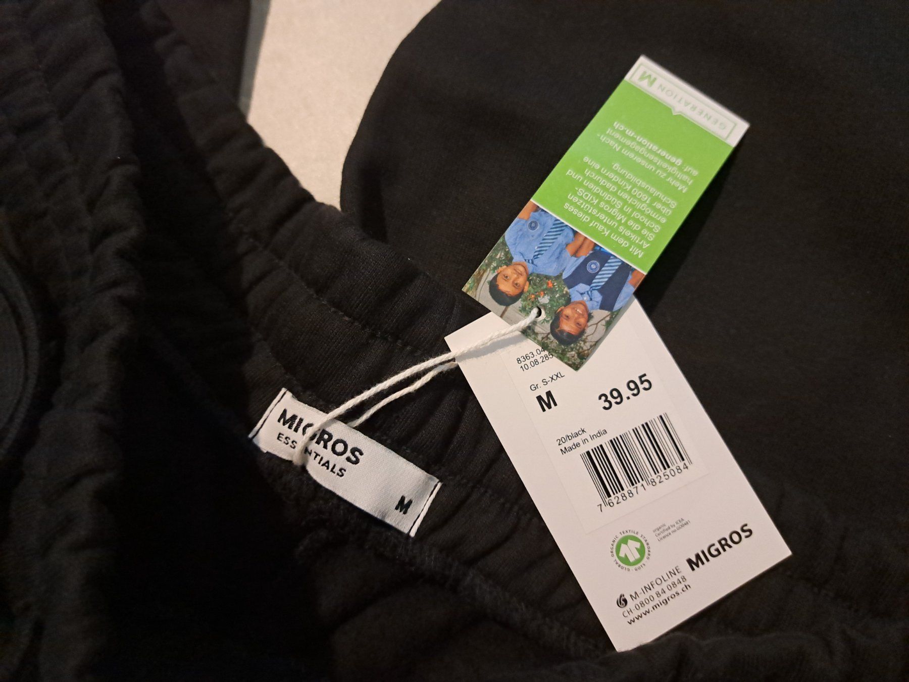 Pantaloni: Schwarze Migros Essentials Jogginghose, Grösse M, Neu! – Nuovo e nell'imballaggio originale da Killwangen venduto da KIANA08 2