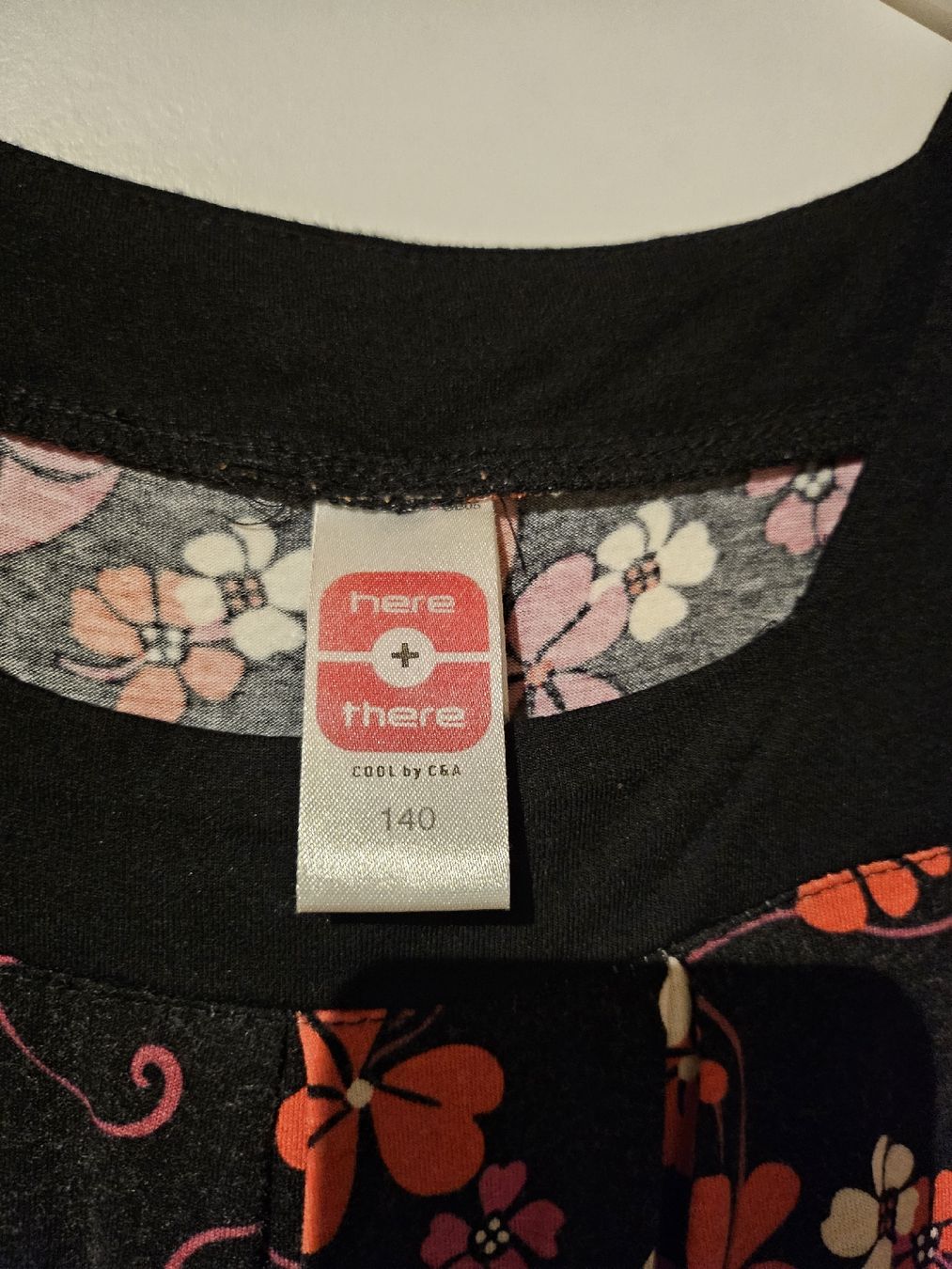 Vestiti & Gonne: Robe d'été Here+There noire à fleurs taille 140 – Usato da Donneloye venduto da stestenat 1