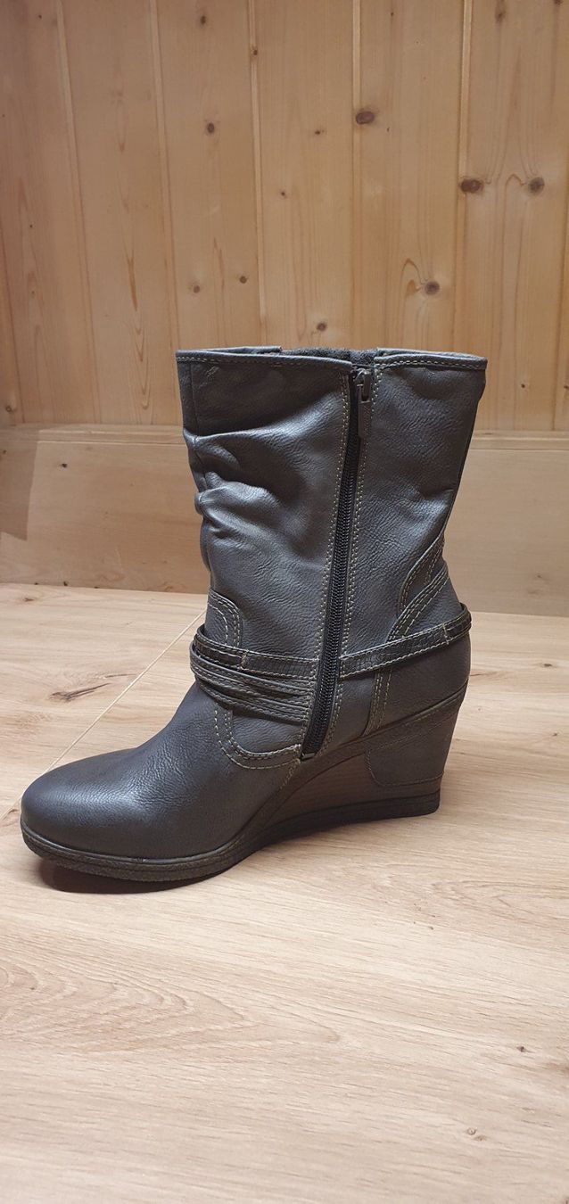 Mustang Scarpe da donna: Stieflette Mustang Gr.42 – Nuovo (secondo la descrizione) da Danis venduto da Stgirat 1