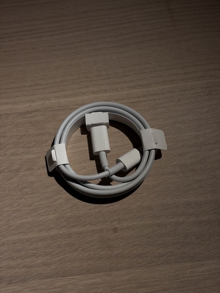 Apple Câbles: Apple Lightning Cable - Original – Neuf avec emballage d'origine à Winterthur par korrupcioner 1