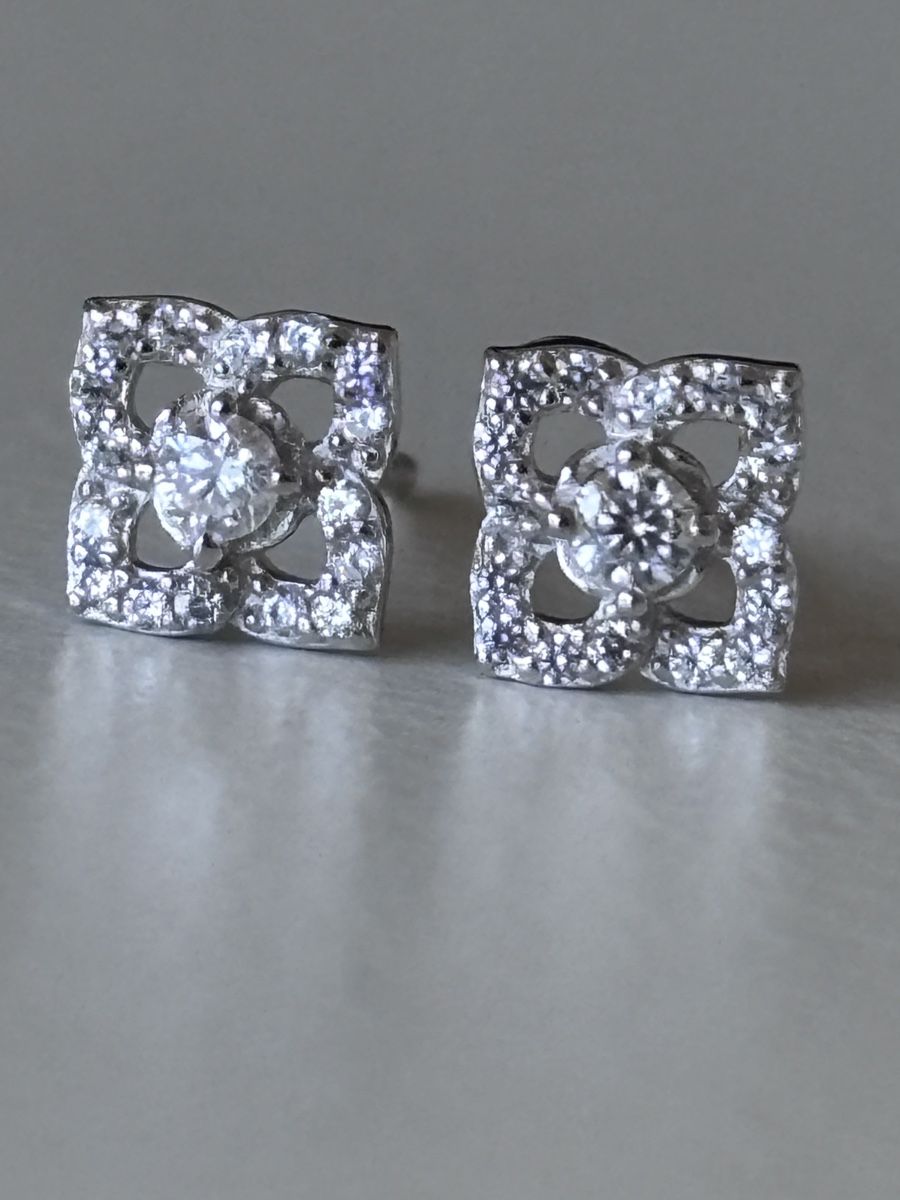 Orecchini pendenti & Orecchini a lobo: Flower studs. 925 Silver with Moissanite stone – Nuovo (secondo la descrizione) da Dübendorf venduto da S1973E