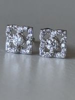 Flower studs. 925 Silver with Moissanite stone