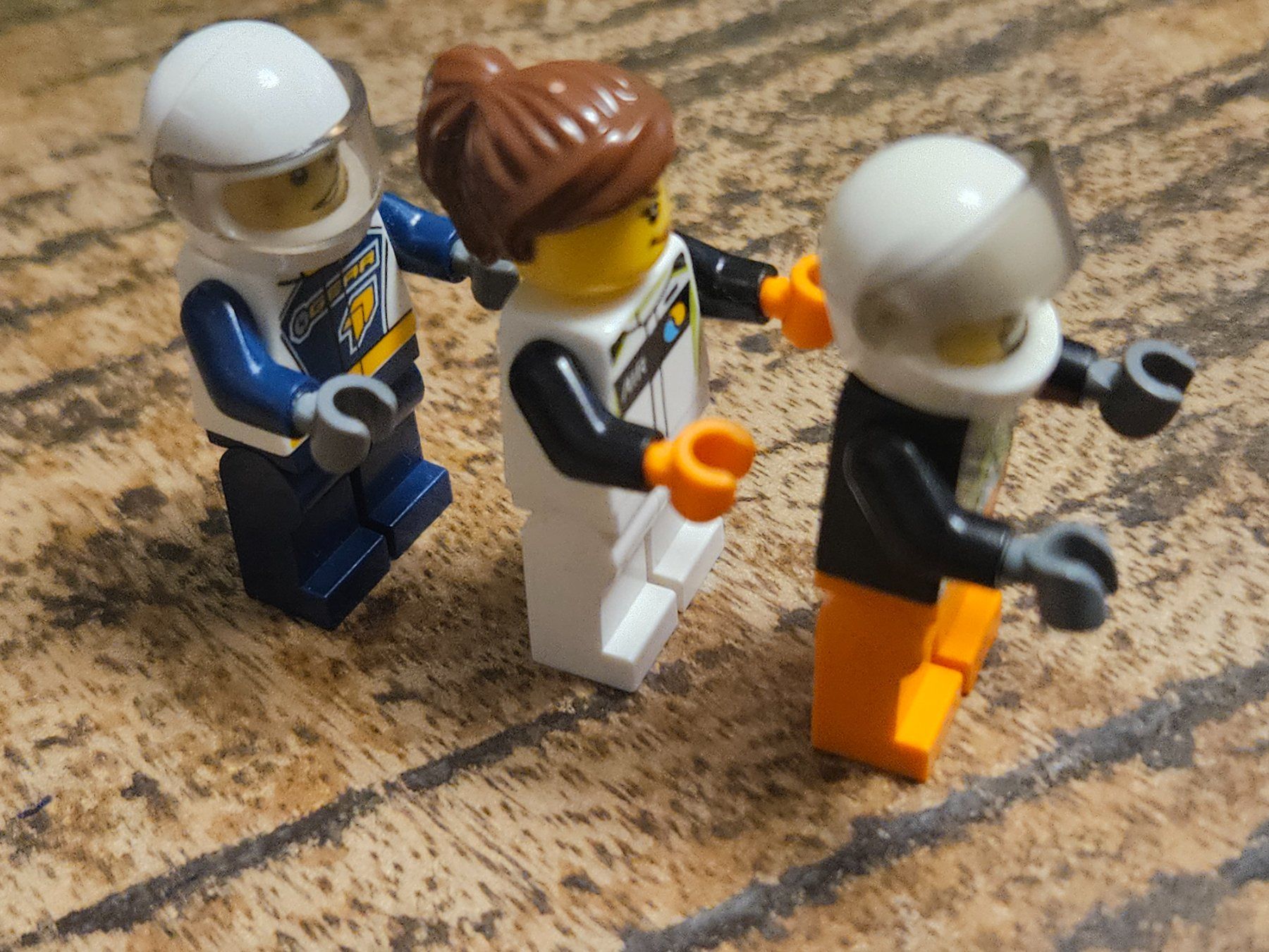 Lego Kit di costruzioni: lego lot de 3 figurines – Usato da Confignon venduto da Ecrofigs 3