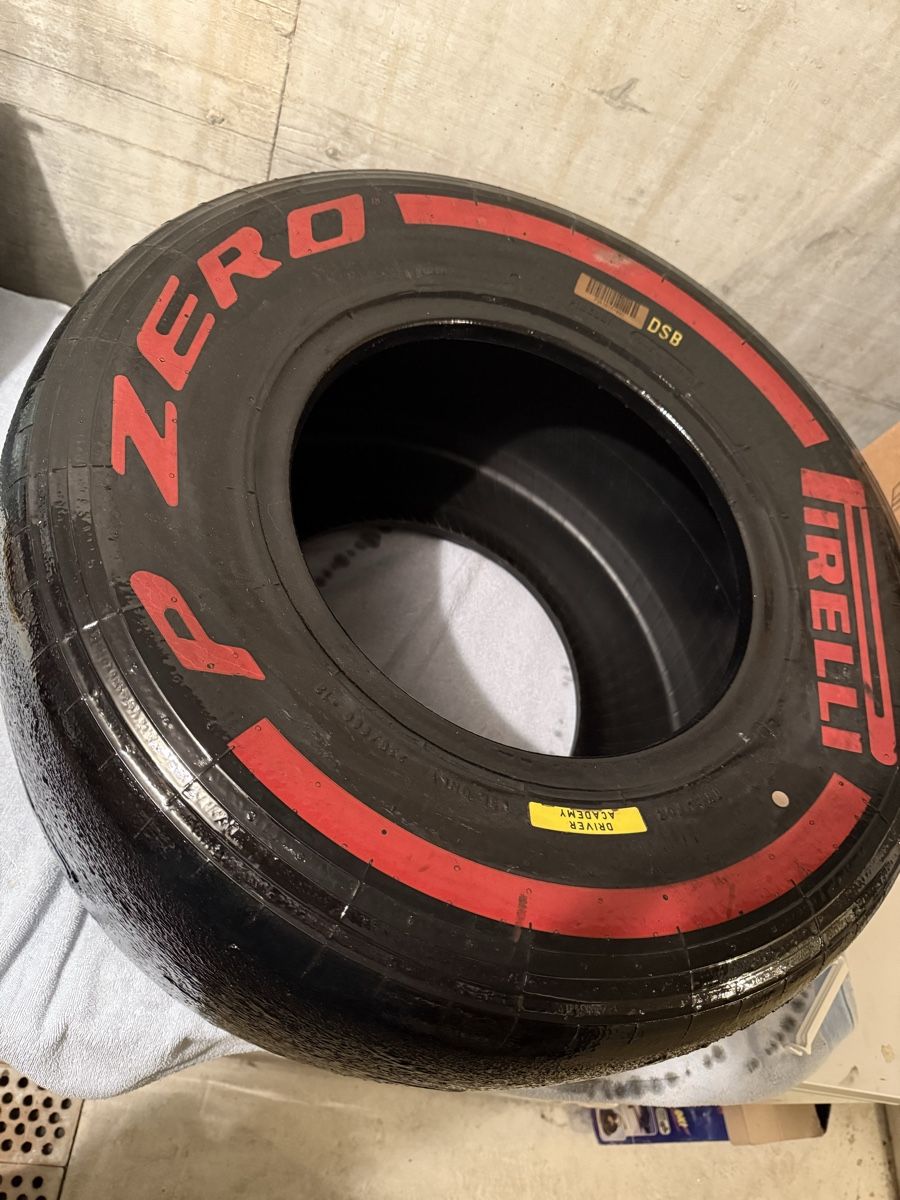 Pneumatici & Ruote complete: Pneu Pirelli P Zero DSB Driver pour circuit F1 Collection – Usato da La Chaux-de-Fonds venduto da joa_jk5g