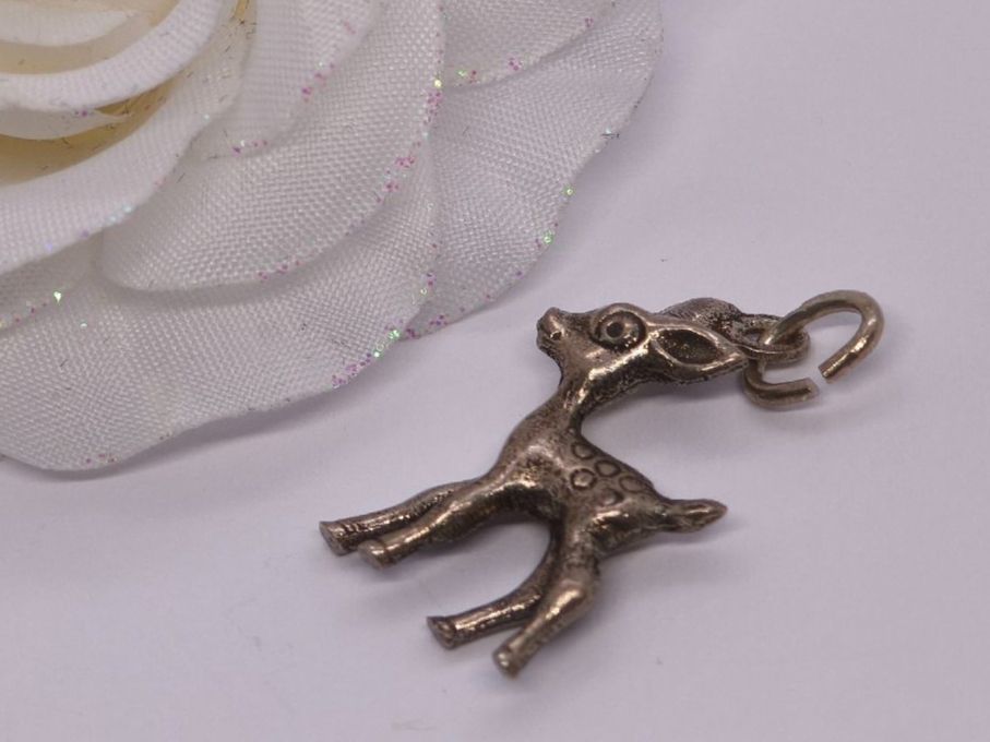 Ciondoli: Silberner Bambi Anhänger, 800 Silber Gestämpelt – Usato da St. Gallen venduto da GIULESGG 1