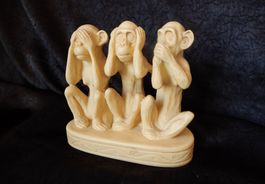 Drei weise Affen     ( Knochenskulptur )