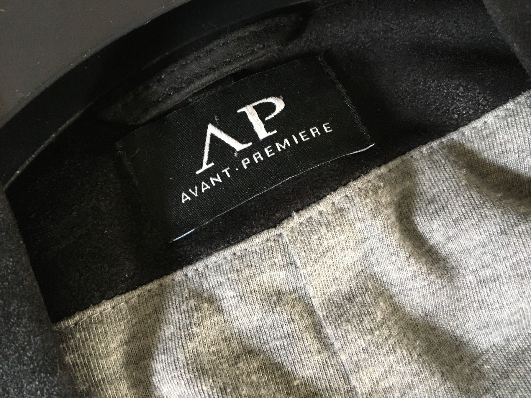 Avant Premiere Jacken: Wildlederjacke für Damen – Gebraucht aus Bellinzona von Sveva-Style-Hunter 4